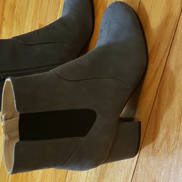 Nine West NWOT Gray Fabric Booties 8.5 - Picture 3 of 6